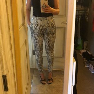 Parker Women’s snakeskin pant with pockets XS